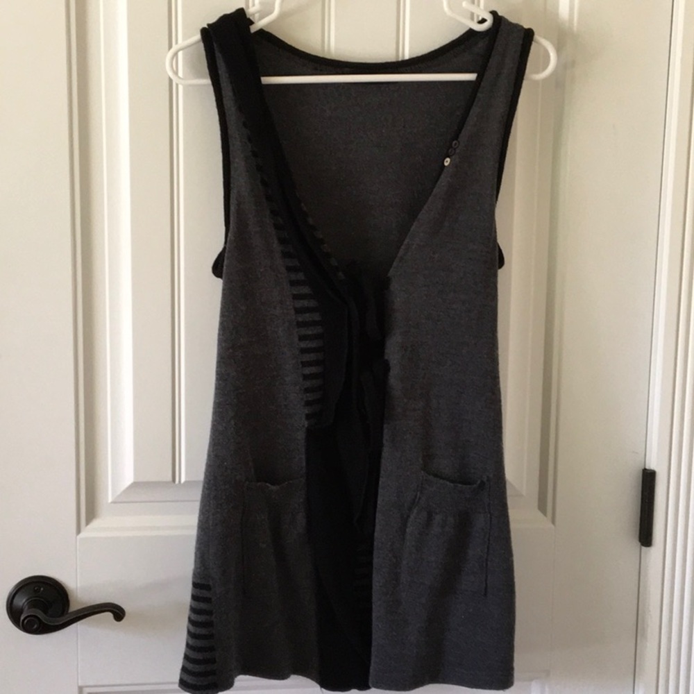 Gray and black cardigan vest with cool details